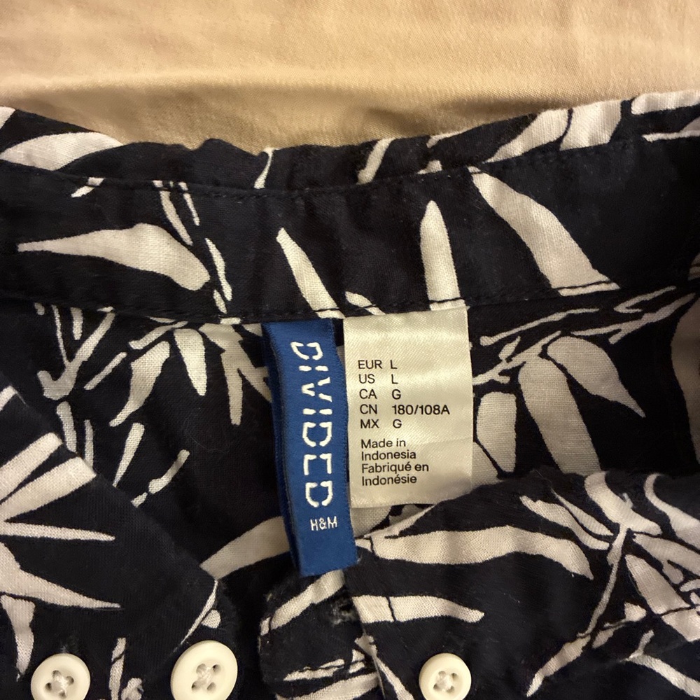 H&M Black and White Bamboo Leaf Button Up Print Shirt - Picture 2 of 7